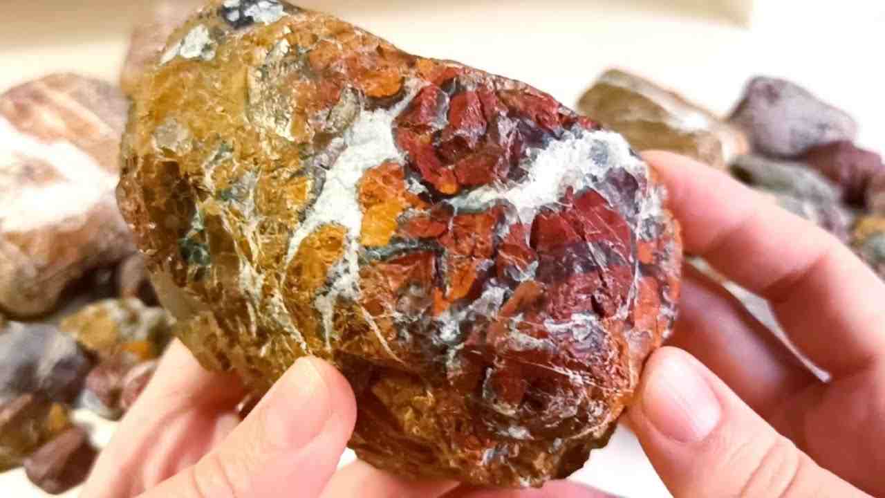 سنگ سیلیس همدان با ذخایر کوارتزی و خلوص معدنی مناسب
